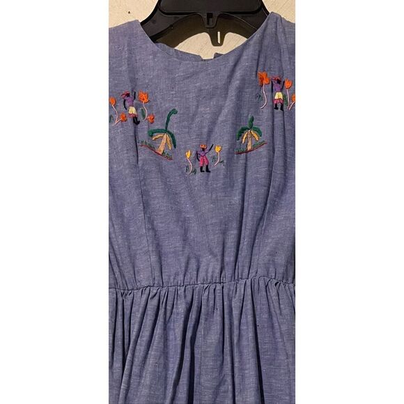 Vintage girls sz 6/7 Blue Chambray dress with embroidered folk art designs - Picture 12 of 12